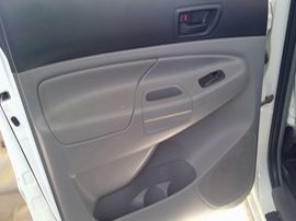 2013 TOYOTA TACOMA WHITE SR5 CREW CAB 4.0 AT 4WD.  Z24846